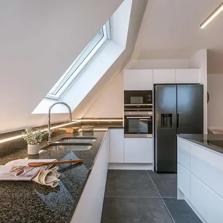 Huswell - Luxurious With Parking Apartment Beernem